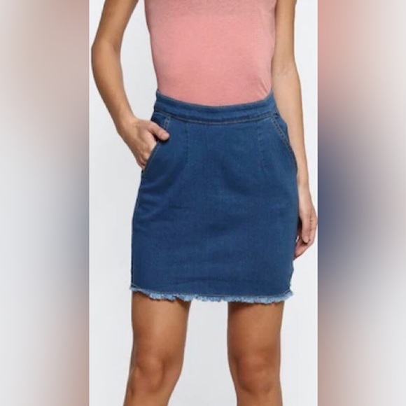 Forever 21, Raw Hem Back Zip Denim Skirt, Size Large - Picture 1 of 15